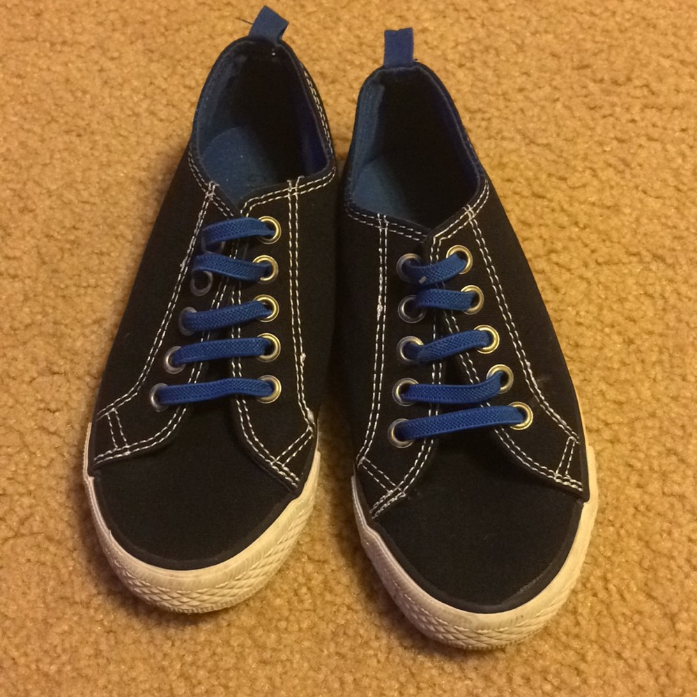 Boys shoes